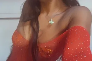 curvy cutie with a smile Thatl... - Image 3