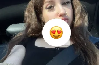 💦Wet and tight pu$sy💦💯😜 Cum eat me out🥰😝 - Image 1