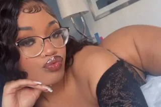 Cute Nerdy Girl With Dangerous Curves 😏😋 INCALL AND CAR DATES ‼ - Image 2