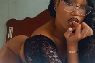 Cute Nerdy Girl With Dangerous Curves 😏😋 INCALL AND CAR DATES ‼ - Image 1