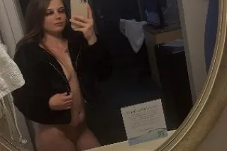 petite burnette 🫦 available NOW Incall or outcall LV 📍 - Image 1